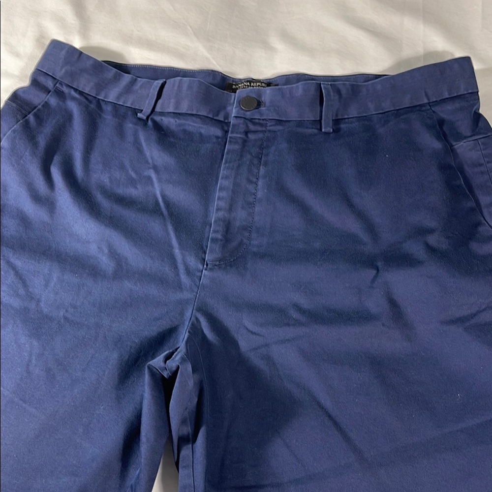 Banana Republic mens navy Emerson flat front 10" inseam Bermuda shorts - size 38